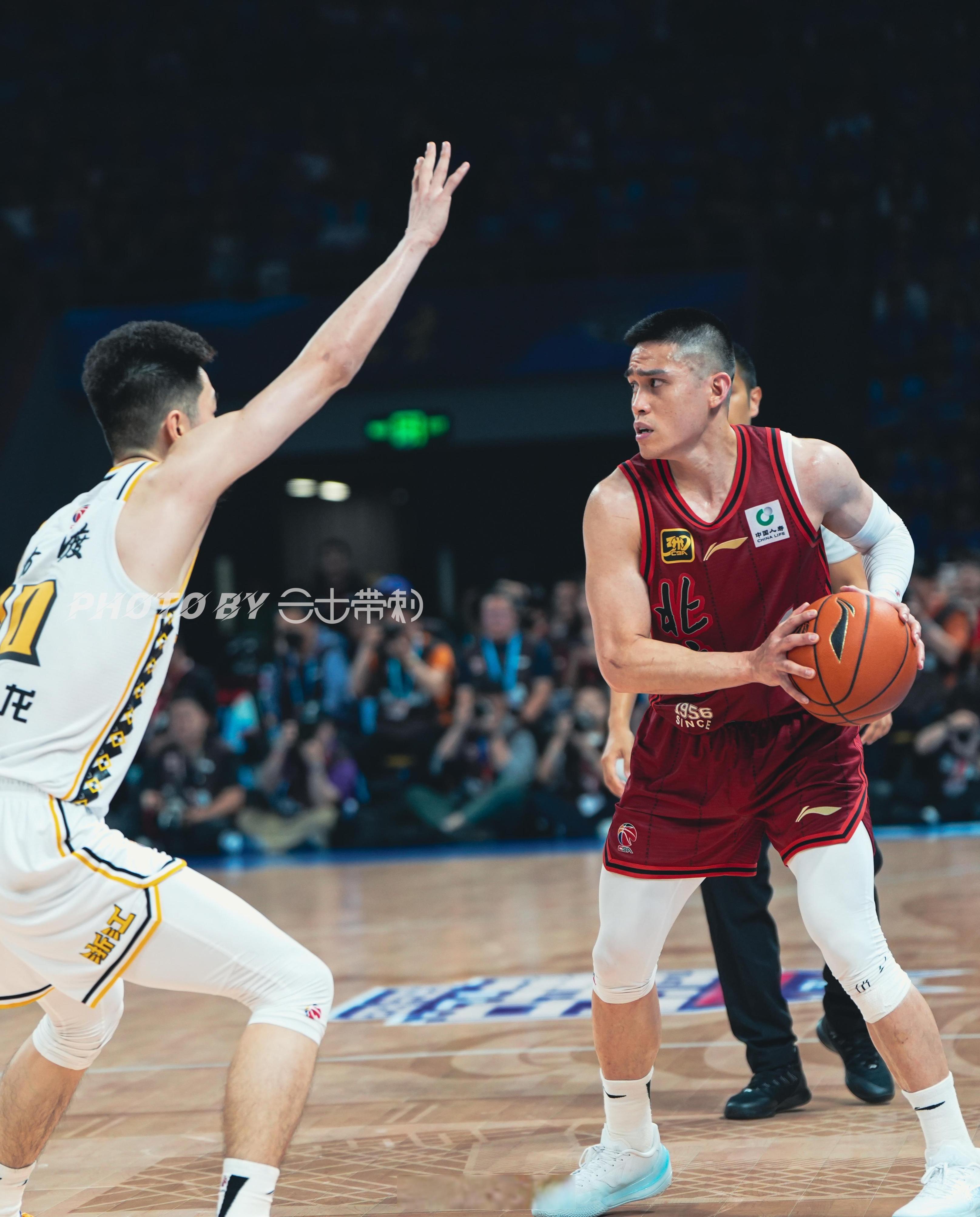 爱游戏体育-包含赛地聚焦：NBA常规赛转会期热度飙升；广厦男篮篮板制胜；球迷炸锅；数据趋势出现新变化的词条