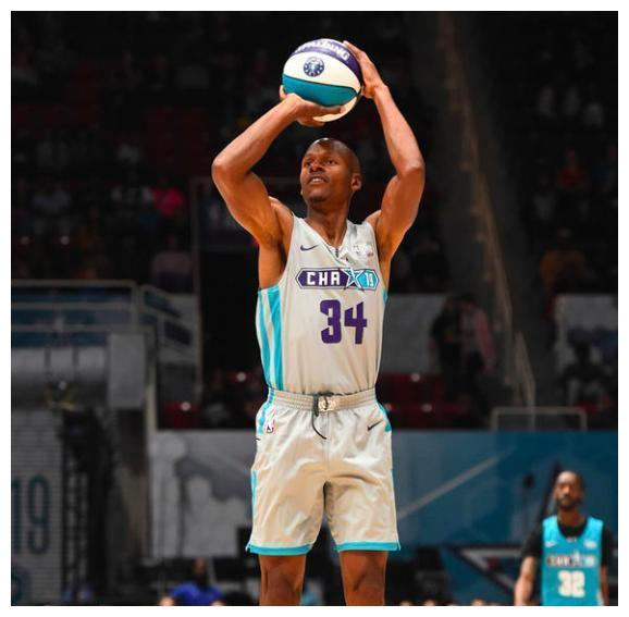 爱游戏体育-包含斯图加特训练开放日，今晨主帅复盘引欢呼，NBA总决赛在即，纪律约束更严格的词条